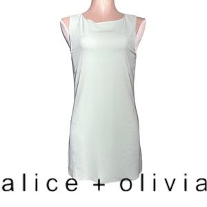 Alice + Olivia silk dress  in light mint green color. Size XS. Completely lined